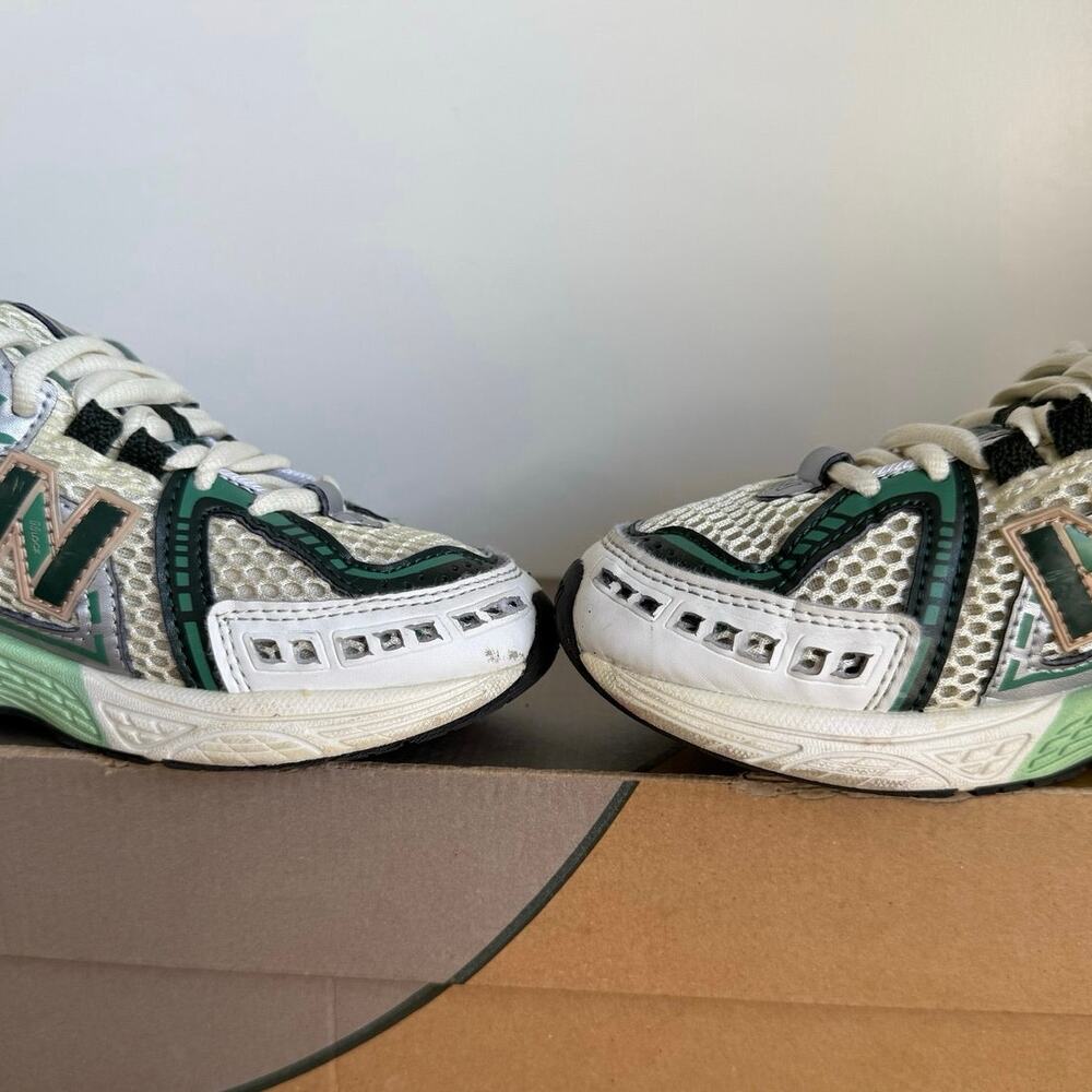 New Balance 1906 R ‘Green Metallic’ Kids Sneakers - SZ 1 Y - Picture 11 of 15
